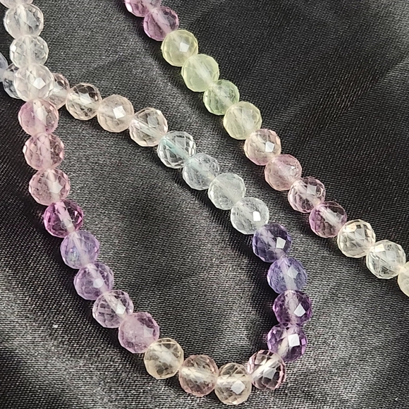 Rainbow fluorite faceted bead necklace stretchable colorful - Picture 4 of 5